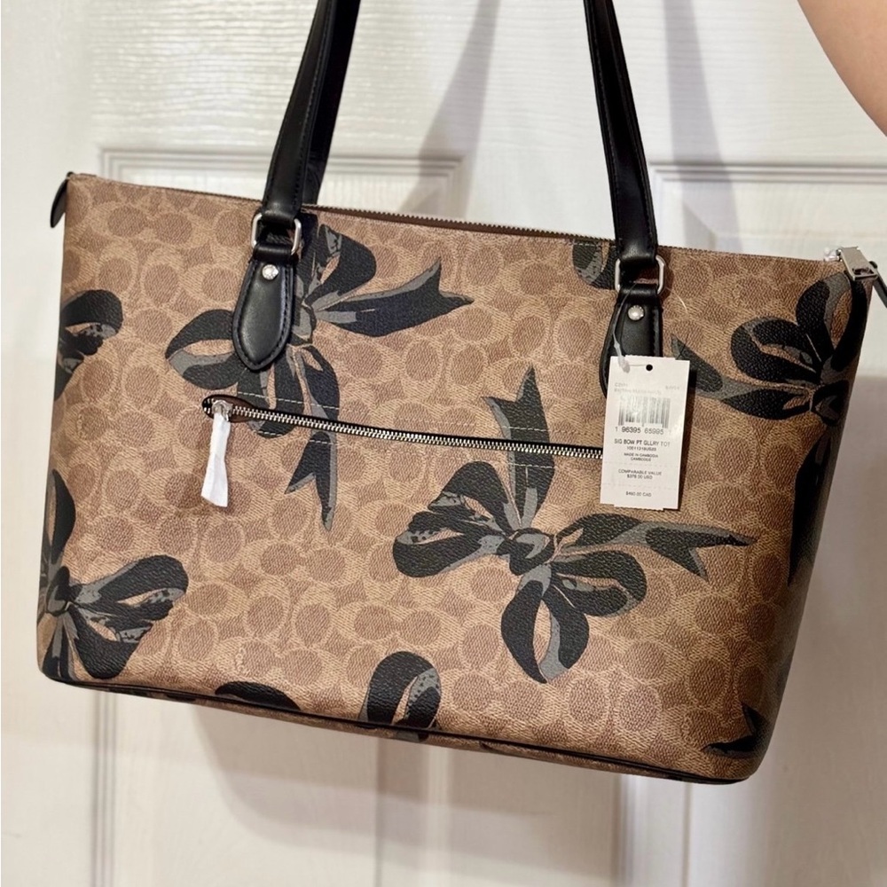 NWT Coach Gallery Tote Bag In Signature Canvas With Bow Print CZ174 - Picture 5 of 12